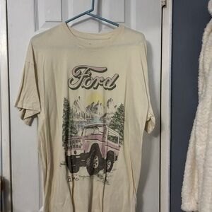 Hollister Cream Graphic Tee